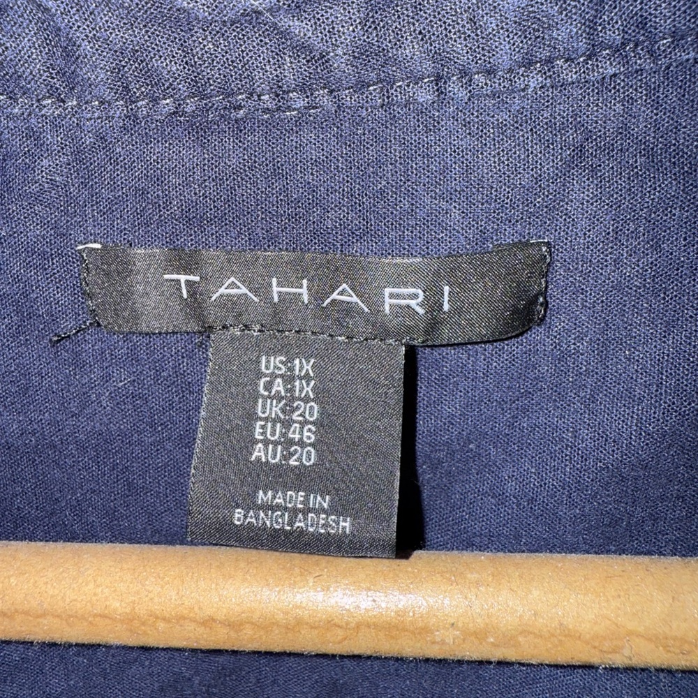 Tahari Linen Blend Navy Button Detail Top – Size 1X - Picture 2 of 4